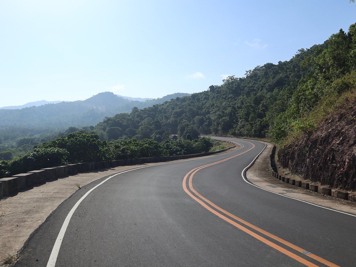 The Taytay to El Nido highway in northern Palawan